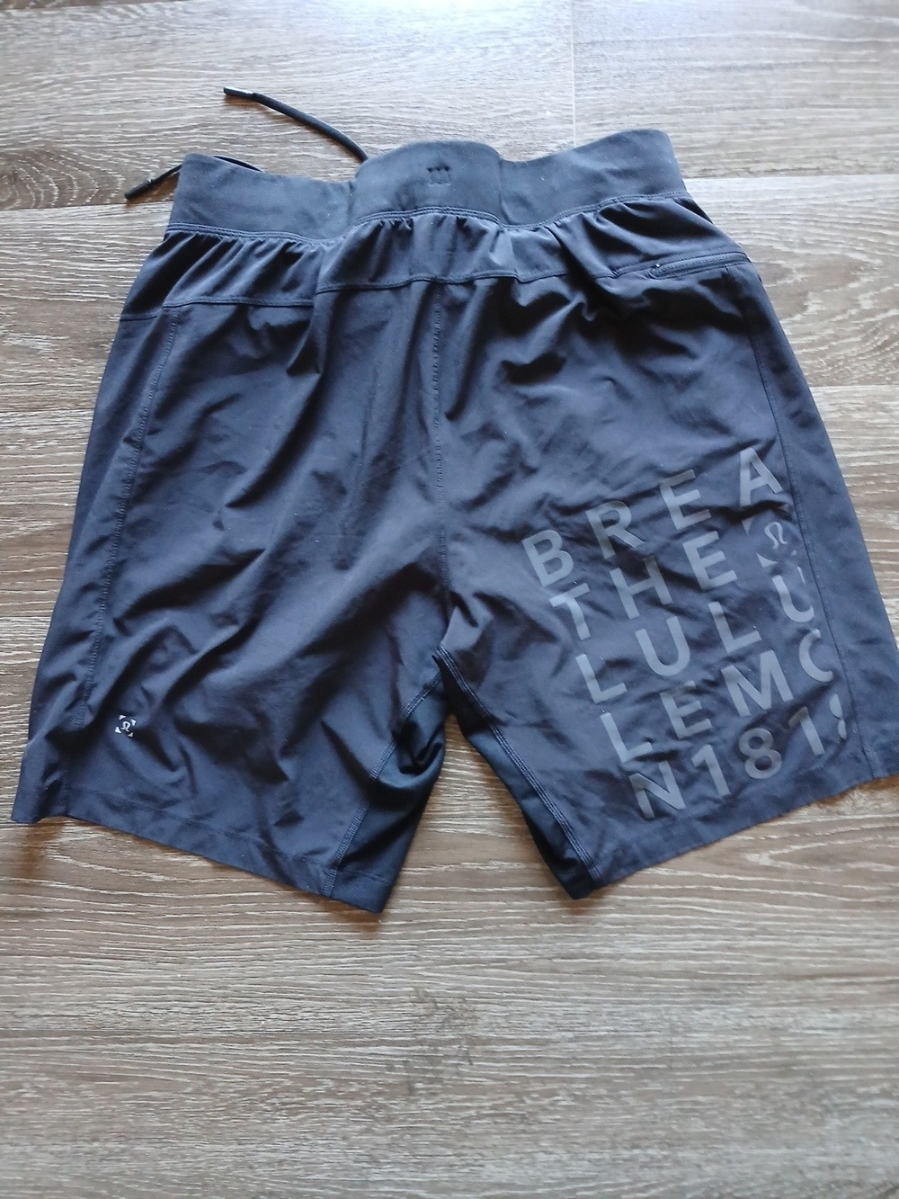 lululemon athletica Men’s Black Athletic Shorts Side Logo Print Waist 30" EUC